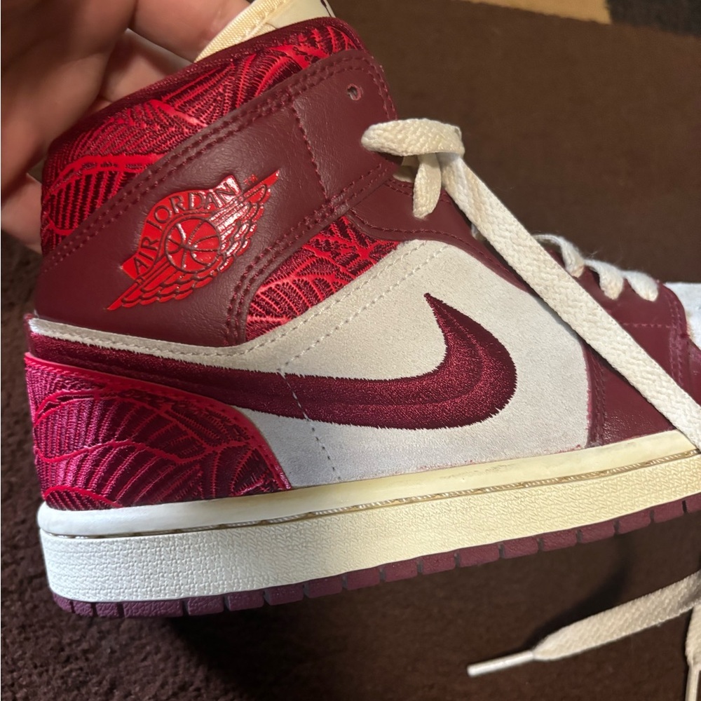 Like New only worn twice beautiful design, Jordans